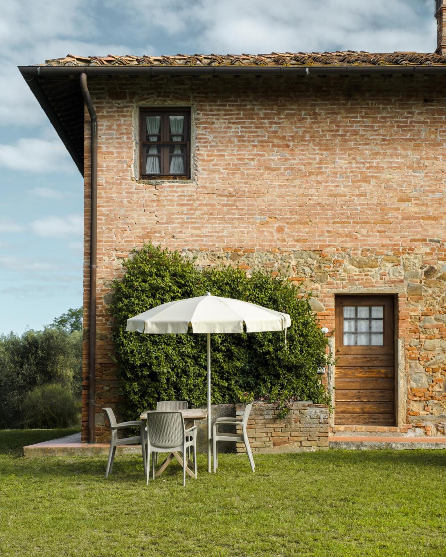 Fattoria Di Colleoli Guest House Bagian luar foto