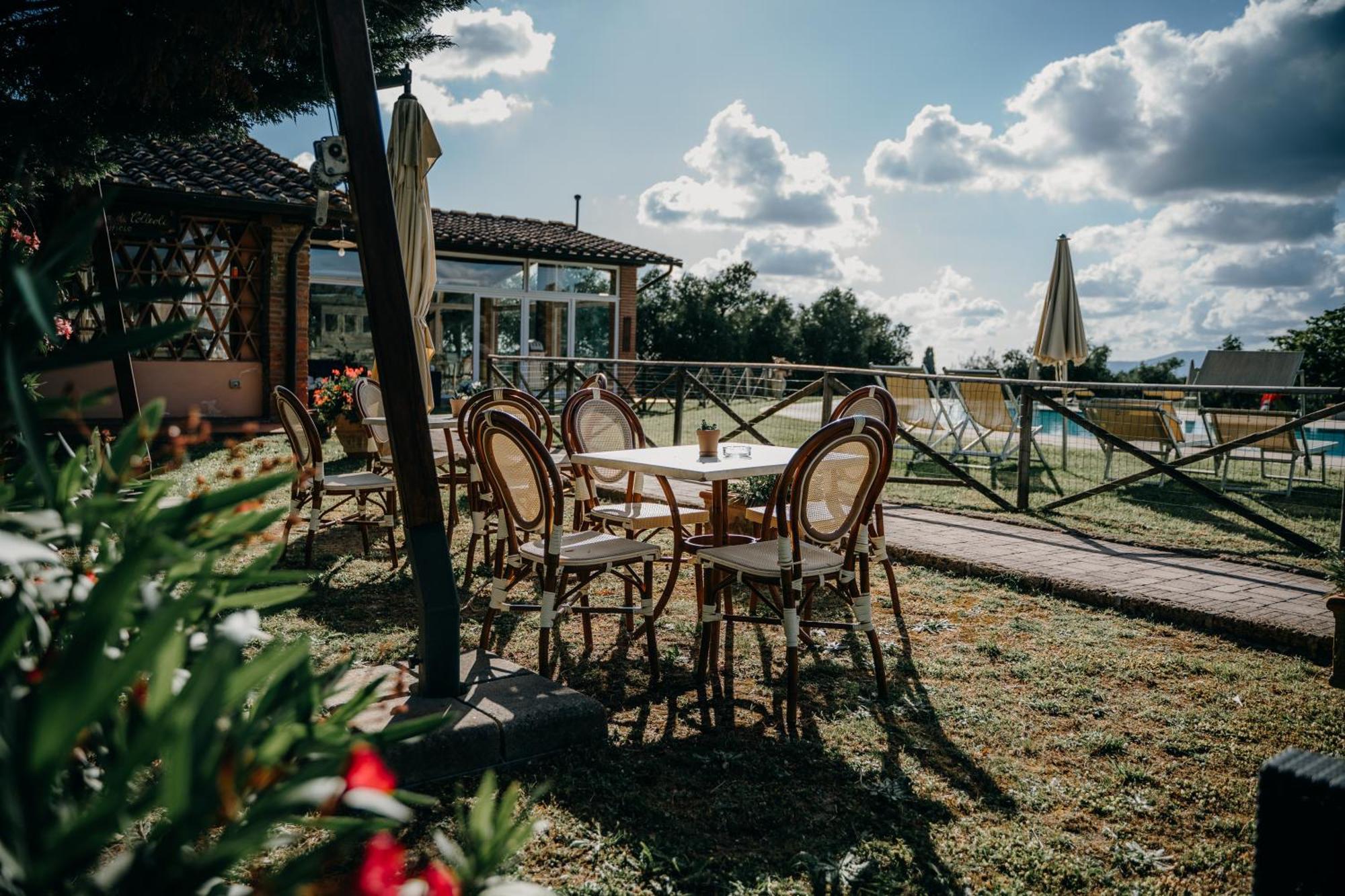Fattoria Di Colleoli Guest House Bagian luar foto